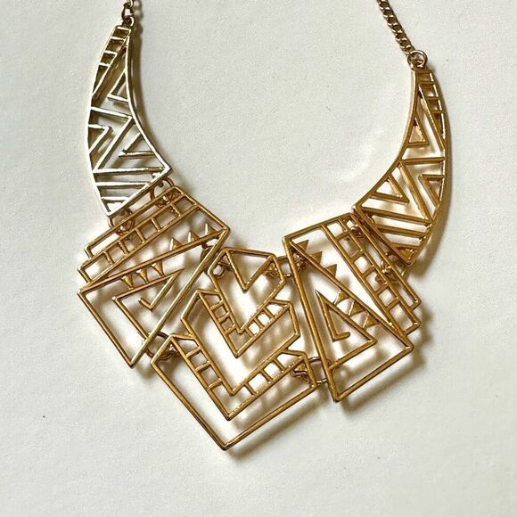 Avon gold tone geometric statement necklace - Picture 9 of 9